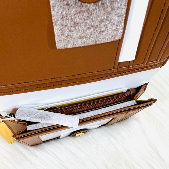 Michael Kors Jet Set Charm Medium Slim Wallet - Picture 9 of 15